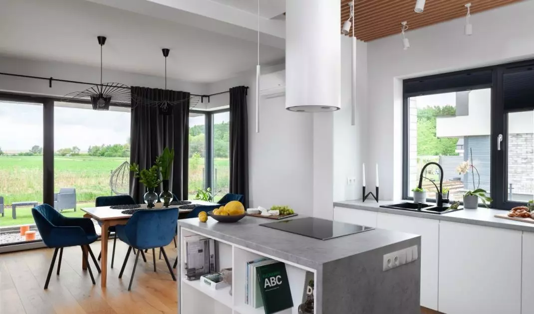 Pay a lot of attention to interior woodwork