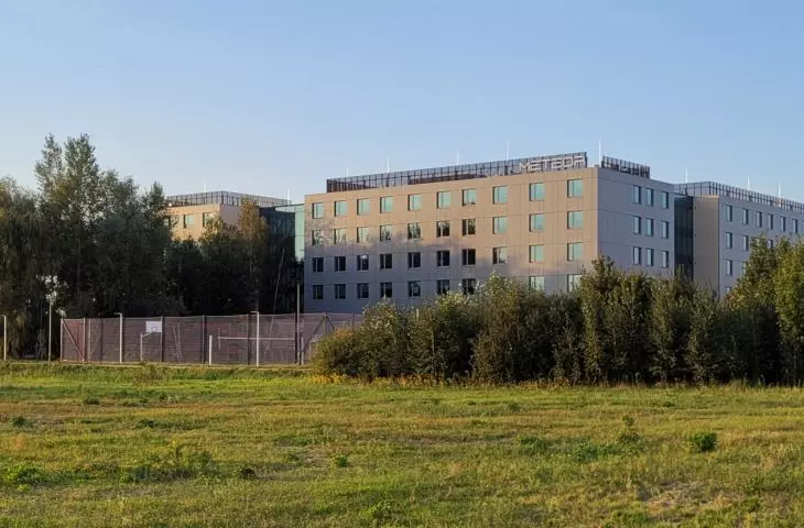 dom studencki „Meteor” w kampusie Morasko, Poznań, proj. Dedeco