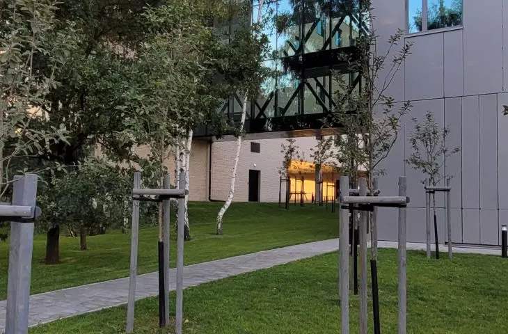 dom studencki „Meteor” w kampusie Morasko, Poznań, proj. Dedeco