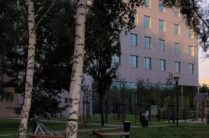 dom studencki „Meteor” w kampusie Morasko, Poznań, proj. Dedeco