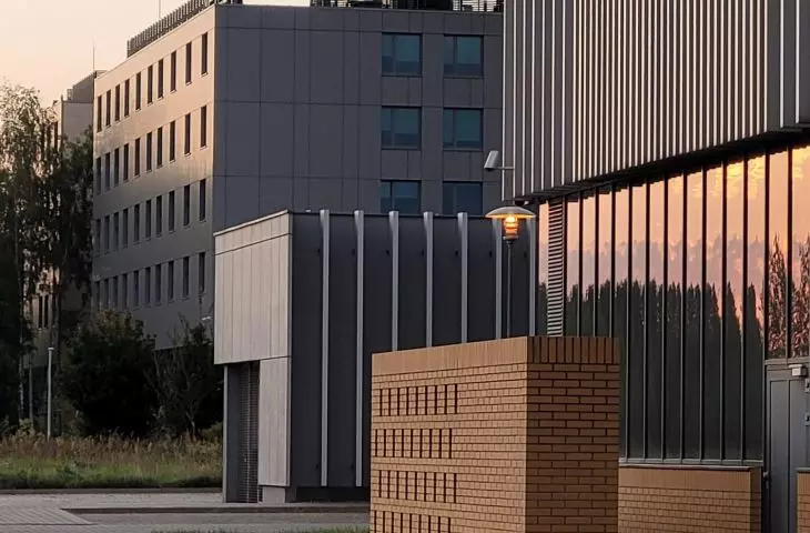 dom studencki „Meteor” w kampusie Morasko, Poznań, proj. Dedeco