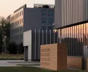 dom studencki „Meteor” w kampusie Morasko, Poznań, proj. Dedeco