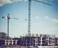 „Postawiłbym tezę, że deweloperzy w Polsce nie tyle  zarabiają na budowaniu mieszkań, co na rencie urbanistycznej. Sprzedają mieszkania z gruntami, które są już znacznie droższe niż w chwili pierwotnego zakupu.”