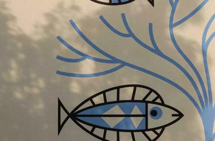 projekt został zrealizowany w ramach Asphalt Art fundacji Bloomberga. Mural został wykonany przez artystów z grupy Traffic Design, a sfinansowany przez miasto Gdynię i Cavatina Group.