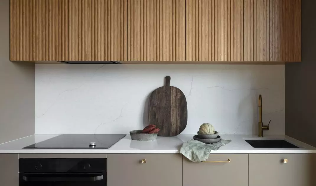 The fronts of the upper cabinets of the development were made of fluted veneer 