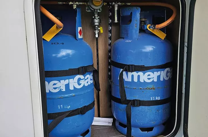 gas plant in the camper - essential in winter and autonomy - as it powers the heating, kitchen, refrigerator and hot water for washing