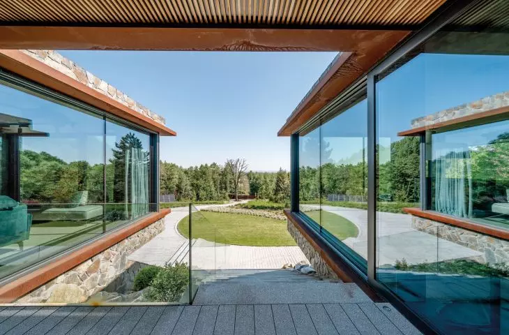 House on a slope| proj.: HORIZONE Studio