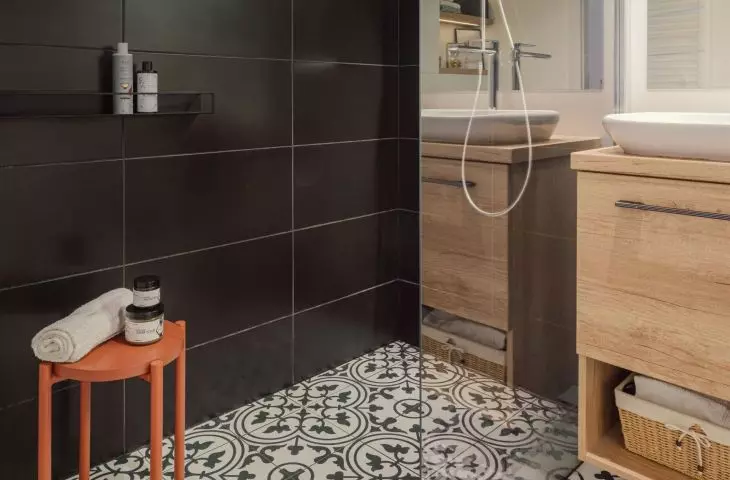 The bathroom floor was tiled with ornamental tiles