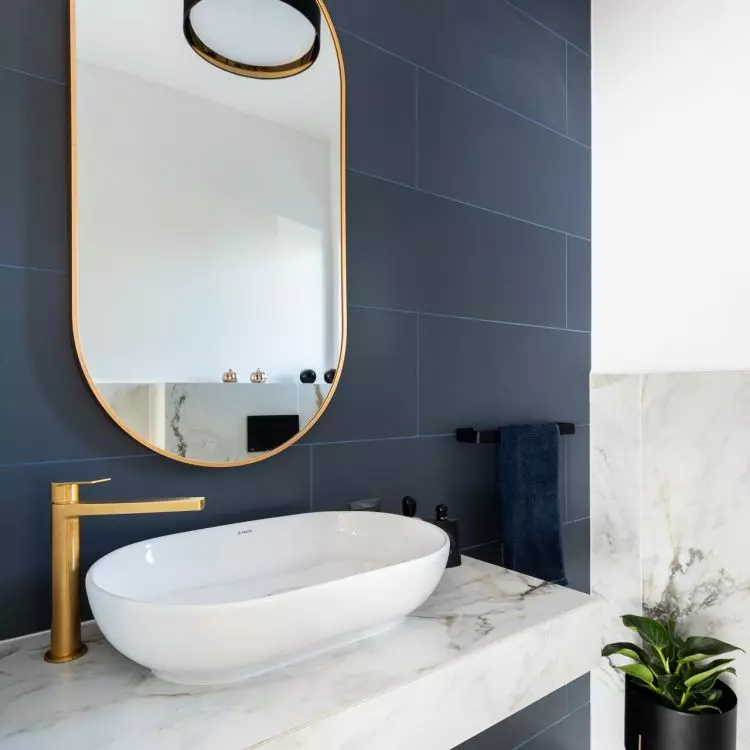 The navy blue wall is the focal point of the arrangement