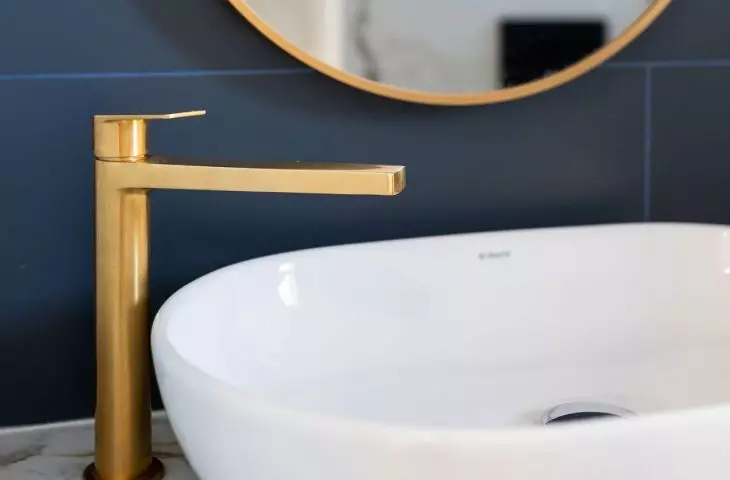 White ceramics were juxtaposed with gold accessories