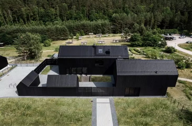 The facility that was built here took a minimalist form and consists of two separate, two-story buildings