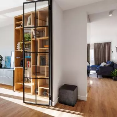 Panele winylowe są dostępne w różnych grubościach, zwykle w zakresie od 2 mm do 8 mm