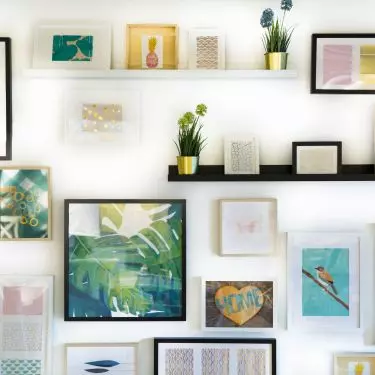 A wall filled with pictures and photos is a personalized and visually appealing decoration for the living room
