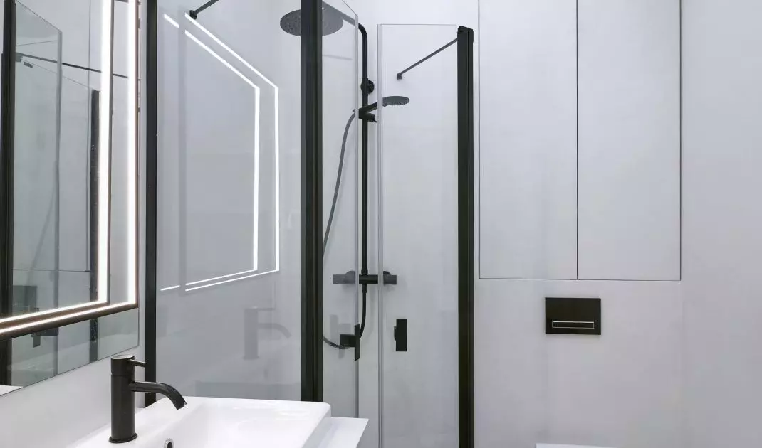 The walls of the bathroom were covered with micro-cement