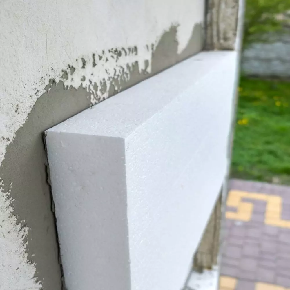 Styrofoam is ideal for applications in areas exposed to moisture, such as basements, floors, insulation of plinths or green roofs