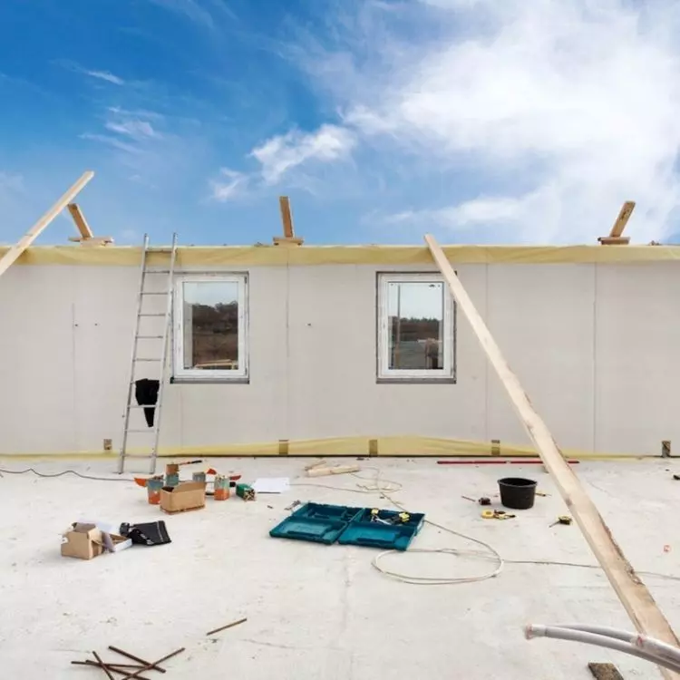 There is no denying that the main advantage of prefabricated houses is the lightning-fast construction time. These structures are able to be built in a surprisingly short time, which significantly shortens the wait for a new home