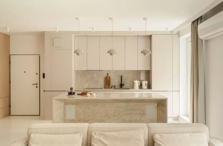 The main role in the arrangement is played by stone