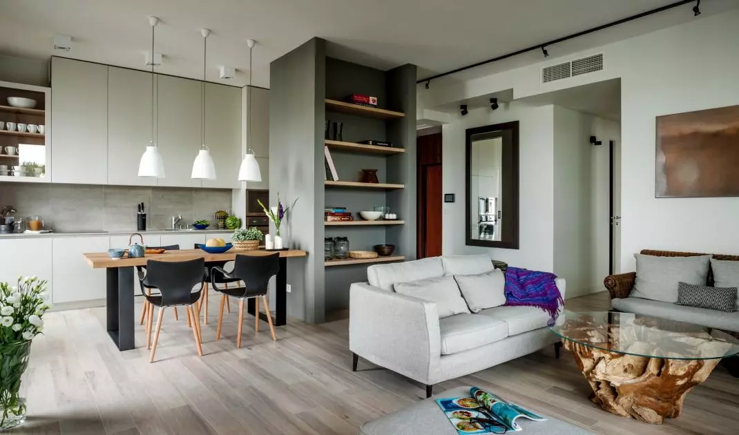 The apartment has an area of 80 m2