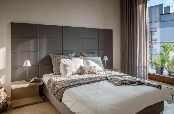 Apartment combines home, office and business meeting place