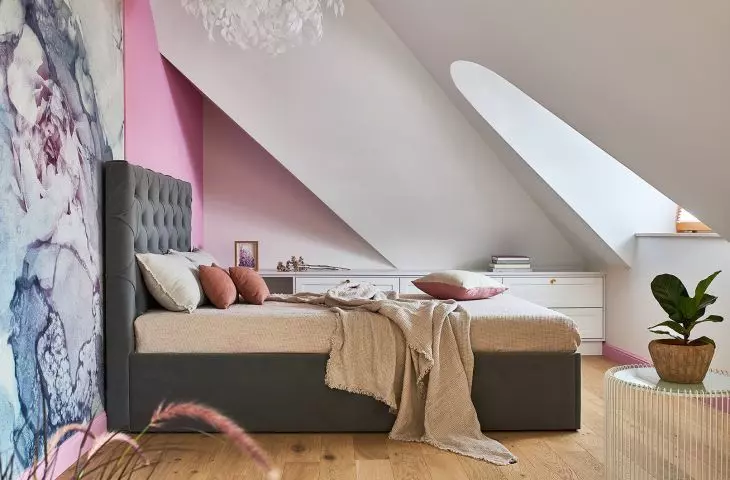 Each girl has her own room 