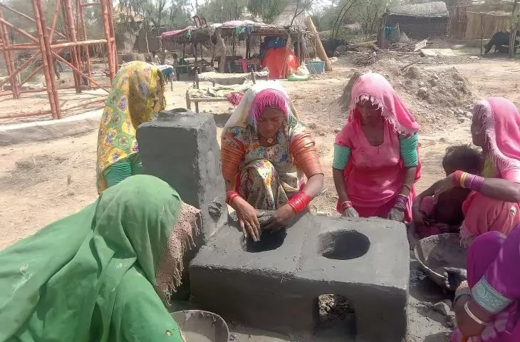Pakistani women in the process of building a furnace.... 