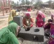 Pakistanki w trakcie budowy pieca… 