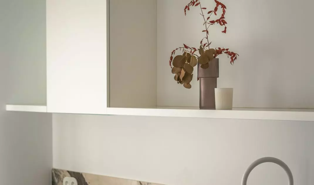 Absorber blends with the wall