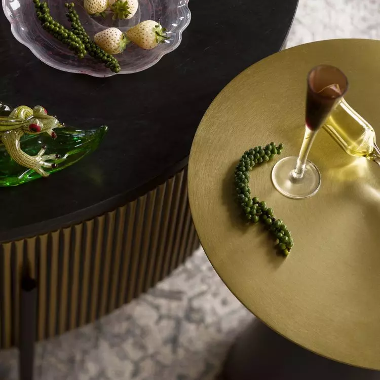 In the relaxation area there are two coffee tables
