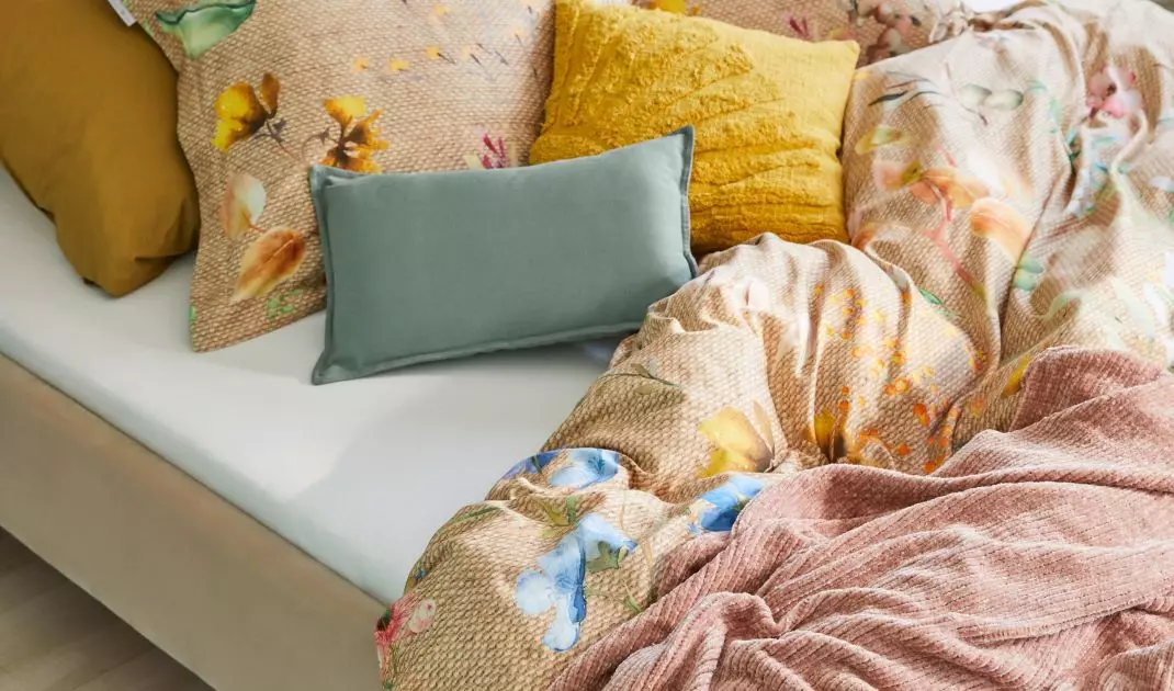 The firmness of the mattress and the type of mattress are key aspects to ensure a healthy sleep