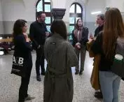 The discussion after the lecture moved to the corridor 