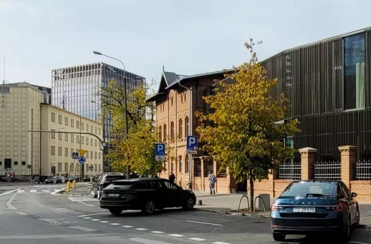 Extension of the School of Banking (WSB Merito) on Ratajczaka Street in Poznań proj.: Front Architects 