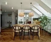 Otulony promieniami słońca. Rodzinny apartament w stylu urban jungle