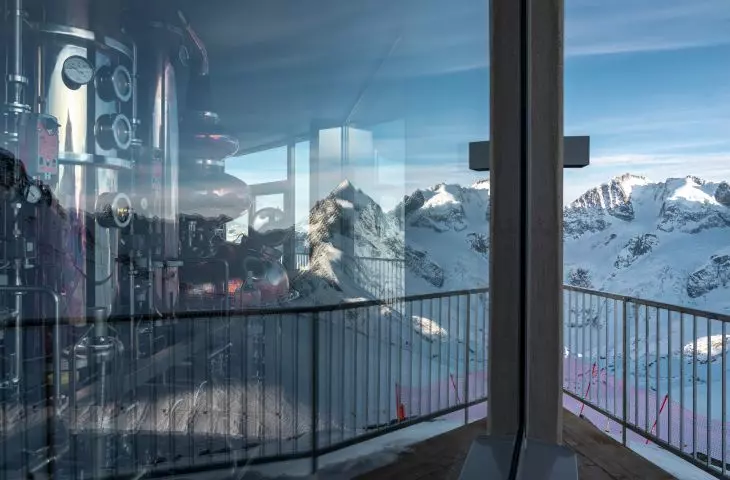 Even in extreme climatic conditions, the high stability of the SWISSPACER Ultimate profile ensures the parallelism of the frames