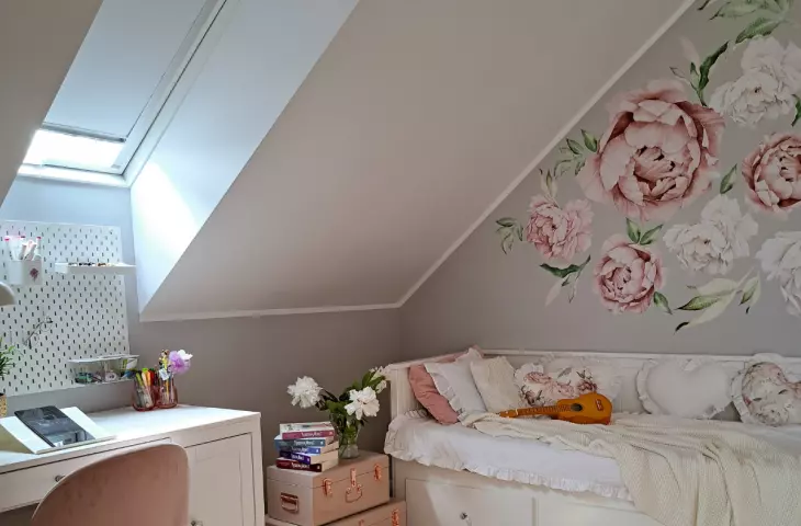 Roller shutters for roof windows can be a source of design inspiration for our attic