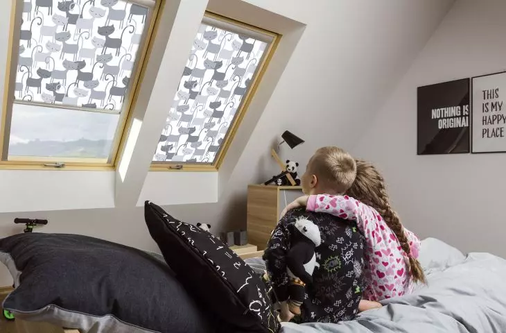ARF roller blind is made of elegant, decorative material that does not let the light through