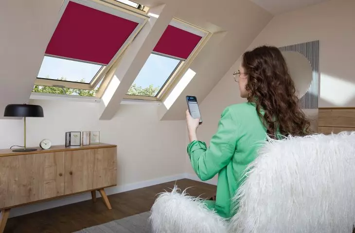 FAKRO roller shutters are available in the color of the year of the Panotne Institute 2023 - viva magenta