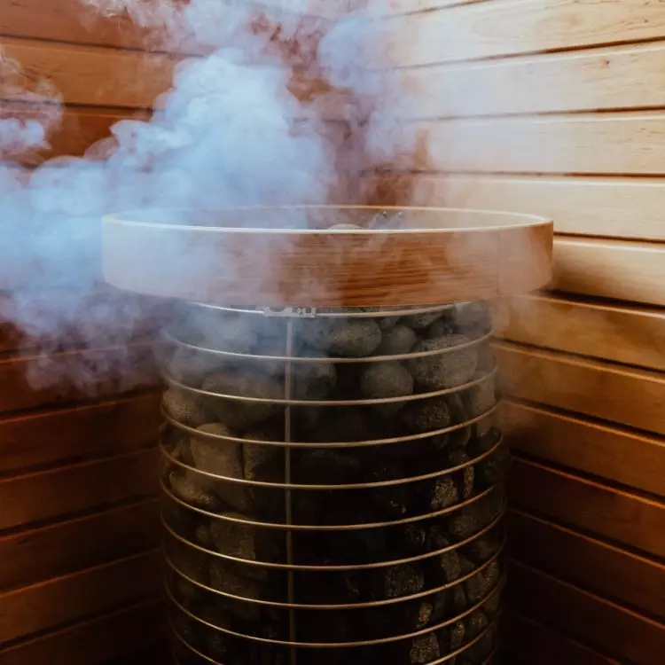 Korzystanie z sauny może mieć wiele korzyści zdrowotnych