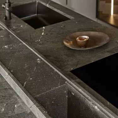 A special place for herbs has been created in the countertop