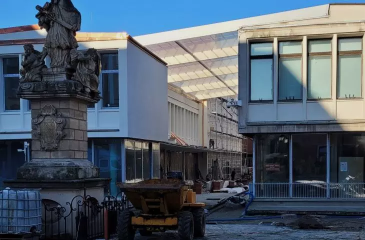 Zadaszenie nad pasażem przy Galerii Arsenał na Starym Rynku w Poznaniu