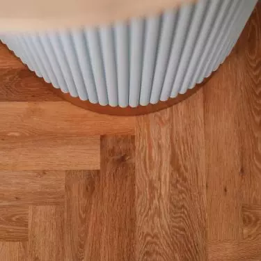 The kitchen peninsula has a fluted base