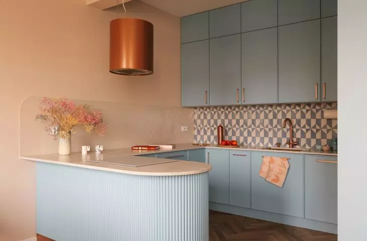 The bluish building was complemented with copper accessories