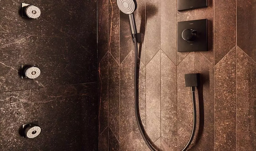 The shower is equipped with a rain shower head and a whirlpool nozzle