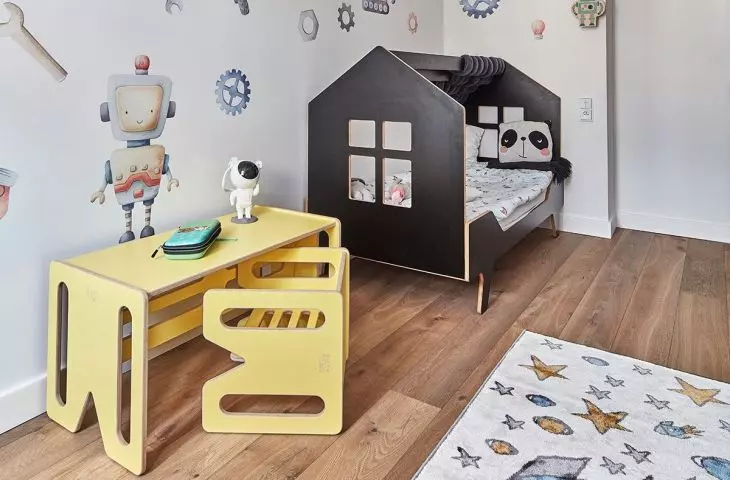 In the children's room there are motifs referring to space and robots