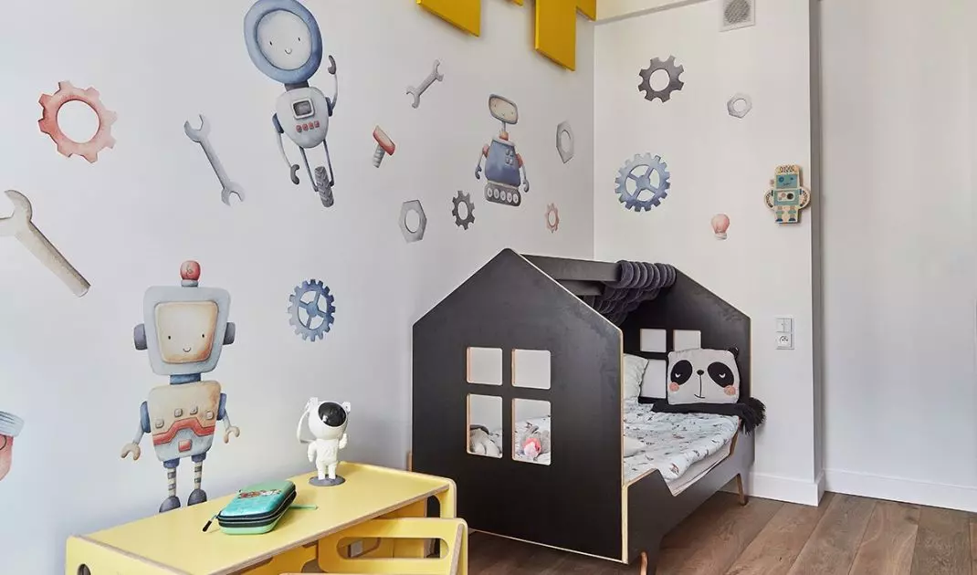 In the children's room there are motifs referring to space and robots