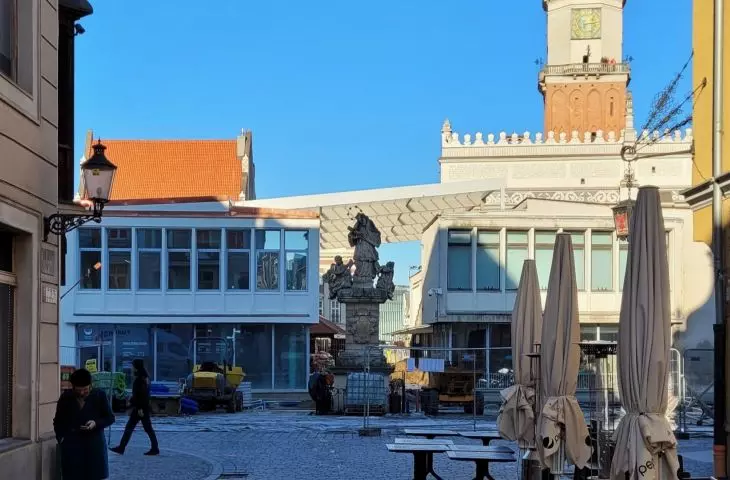 Zadaszenie nad pasażem przy Galerii Arsenał na Starym Rynku w Poznaniu