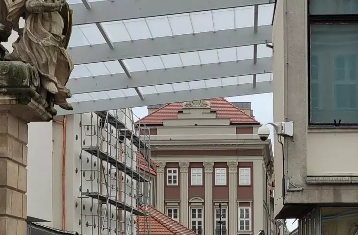 Zadaszenie nad pasażem przy Galerii Arsenał na Starym Rynku w Poznaniu
