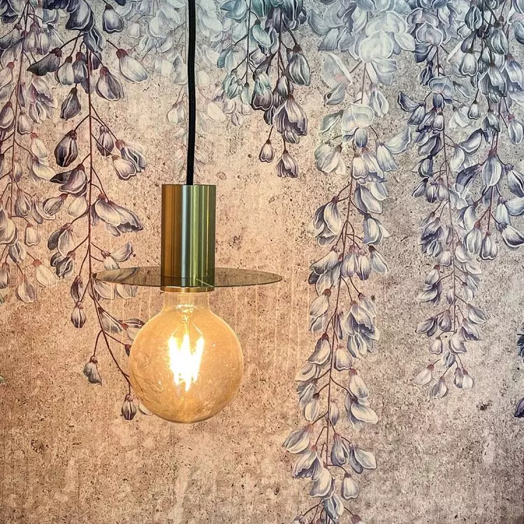Wisteria wallpaper and warm light create a unique atmosphere