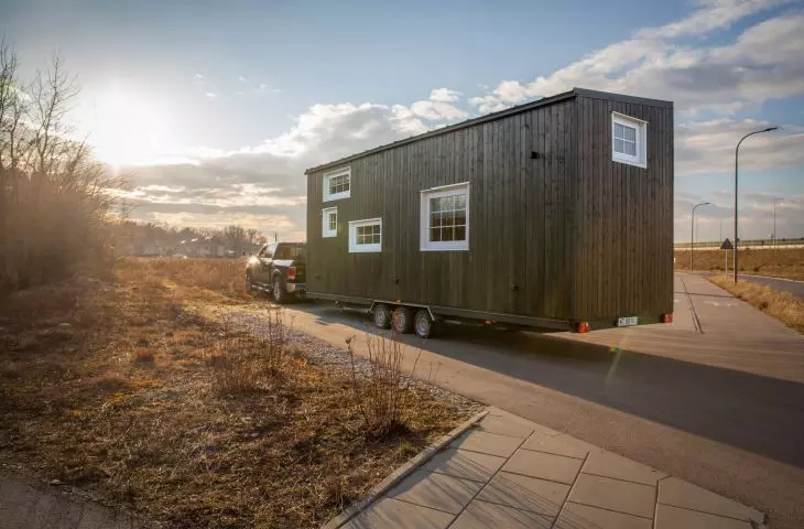 The mobile home can be transported to any location