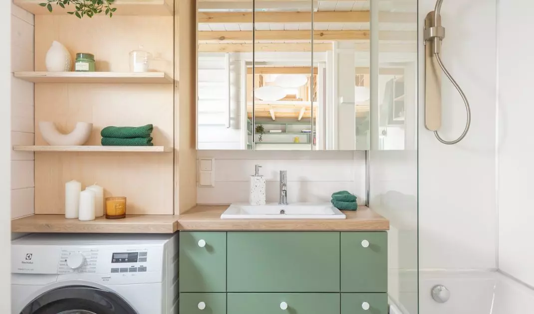 The bathroom managed to fit a bathtub