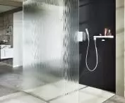 Szkło ornamentowe jako przeszklenie kabiny walk-in
